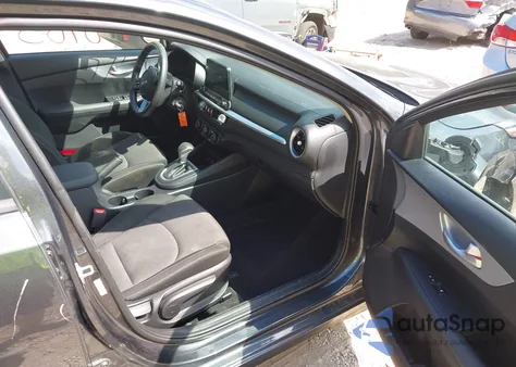 2024 Kia Forte Lxs z USA, uszkodzony, nr VIN 3KPF24AD0RE825618